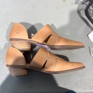 Women's Tan Leather Cutout Low Heel Shoes